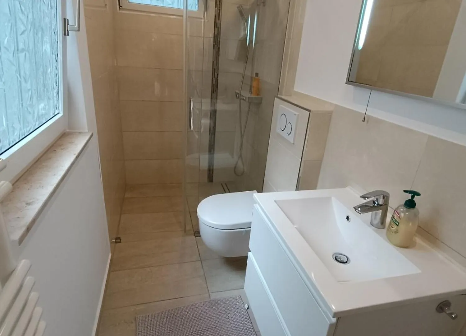 Apartment Wohnung In Koeln Suelz